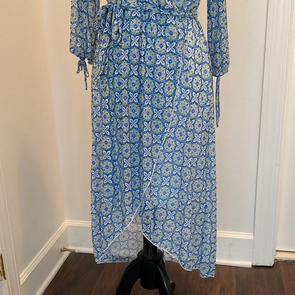 Floral blue, white and yellow Dress - Worn Once- Size M- Excellent Condition - Picture 3 of 5
